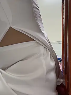 ___erin___ (F milf) - Come and cuddle me.