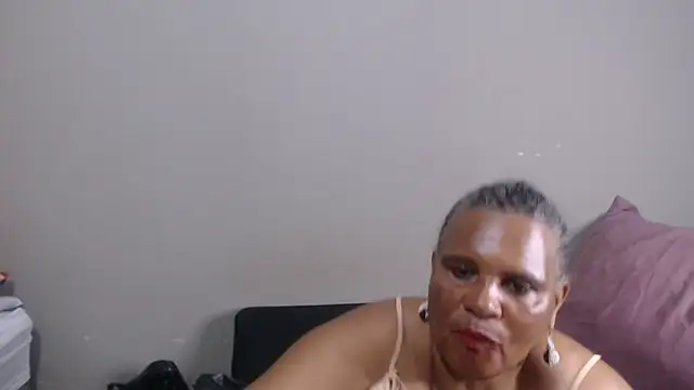GrandBustyMelon webcam