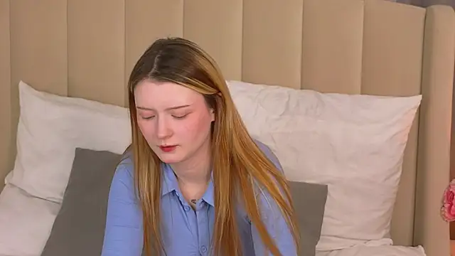 AlyssFrost webcam