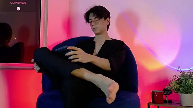 lui_x_dust (M twink) - play with pussy toy