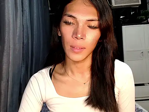 GORGEOUS_CARMEE webcam