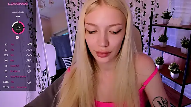 AnyaTaylor_ webcam