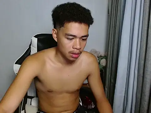 curlyasian_njxx webcam