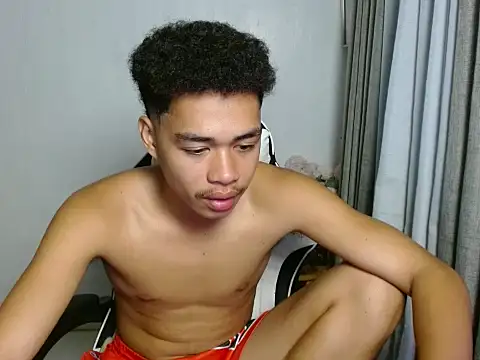 curlyasian_njxx