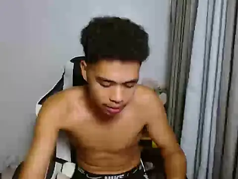 curlyasian_njxx webcam