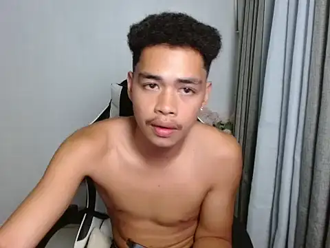 curlyasian_njxx webcam