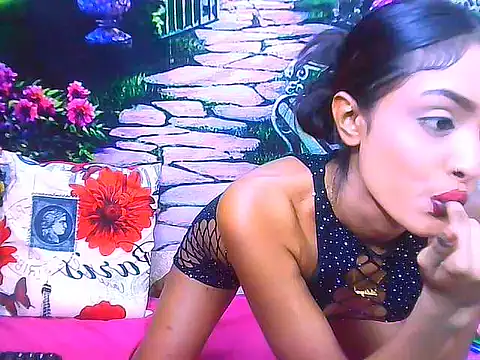 IndianPretty14u2Luv webcam