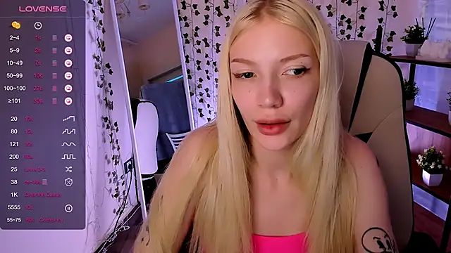 AnyaTaylor_ webcam
