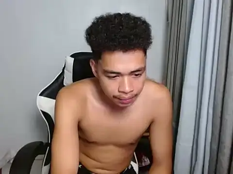 curlyasian_njxx webcam