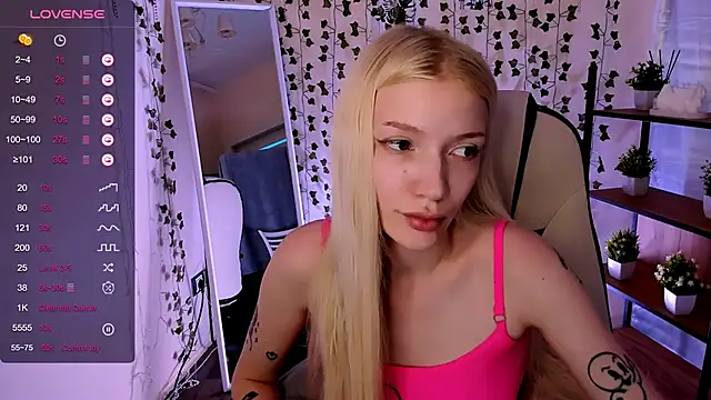 AnyaTaylor_ webcam