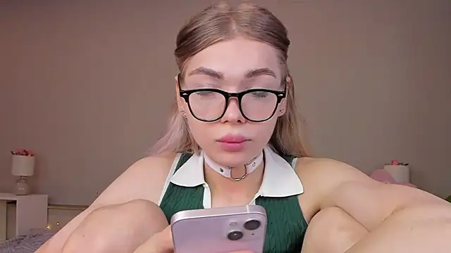 Blondy_Fina webcam