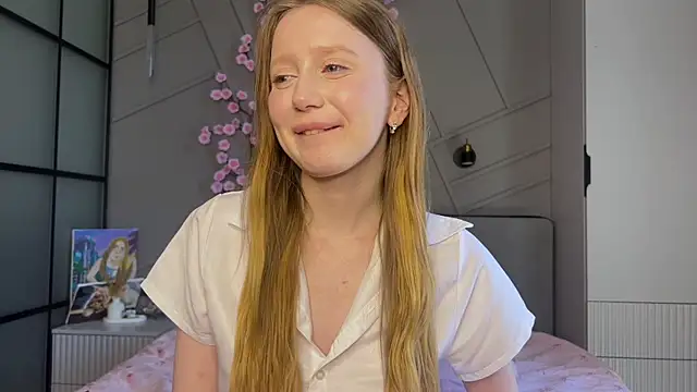 MiraJuicyJune webcam