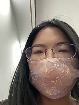 searl- (F milf) - 在客厅悄悄漏出振小粉