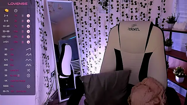AnyaTaylor_ webcam