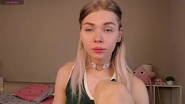 Blondy_Fina webcam