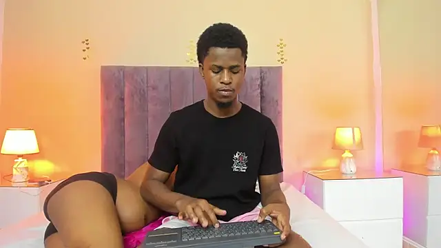 Kiaraa_y_Her_Crazy live cam