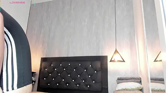 curly_babe webcam