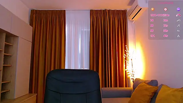 mia_bloomy webcam