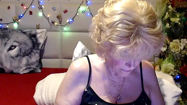 HappyWomanOn webcam