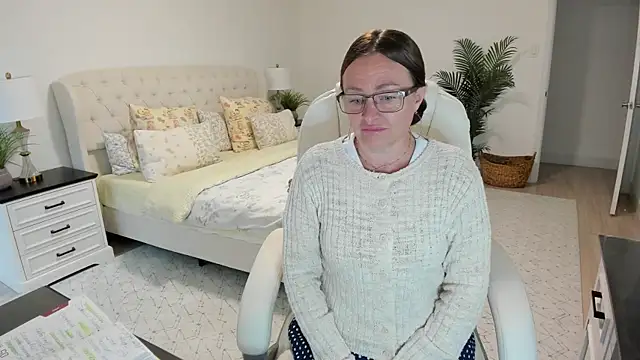 vika73 (F mature) - type - ​menu ​and ​private ​active