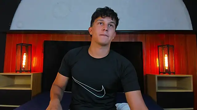 Leo_Savage_ webcam