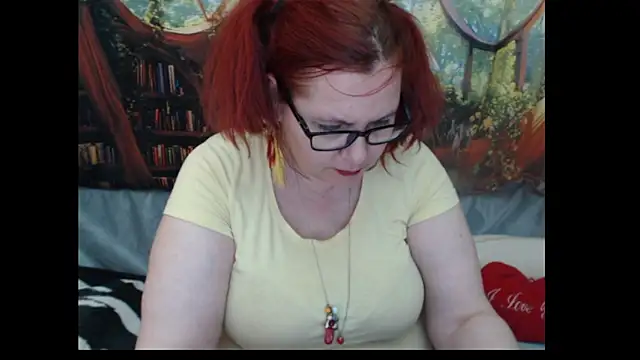 PlayfullMature webcam