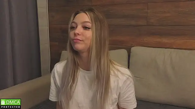 EmilieLong webcam