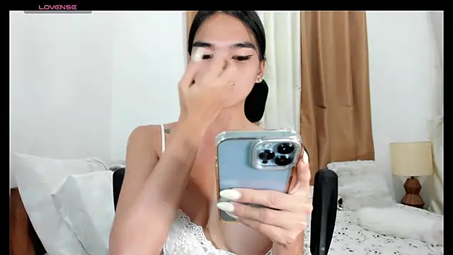 Model: kendall_petite18
