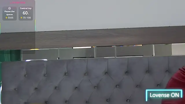 Lorehottie webcam
