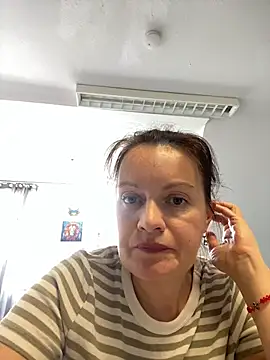 LoveNBloom webcam