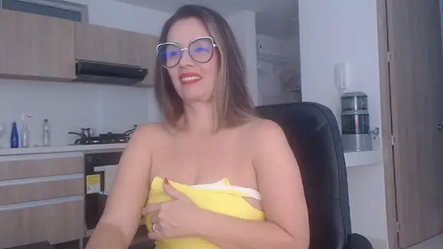 LovePaula webcam
