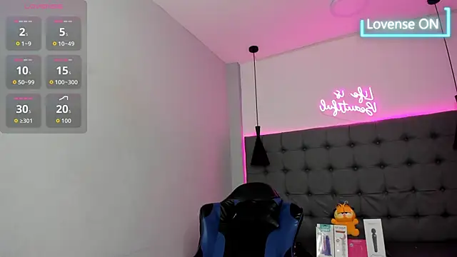 scarletcherry18 webcam