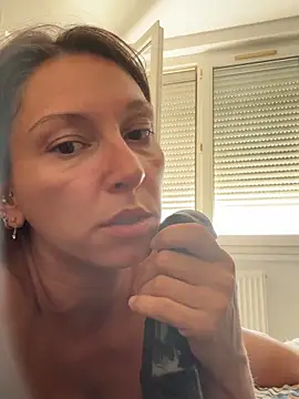 chiara-loveandlife - Chiara-loveandlife's free webcam - UK Sex Cams