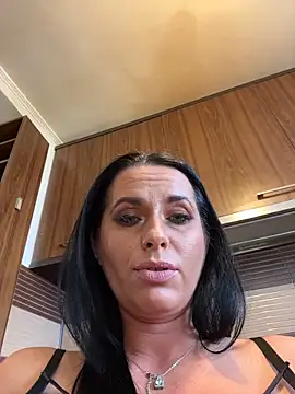 Hotmomcheckk_ webcam