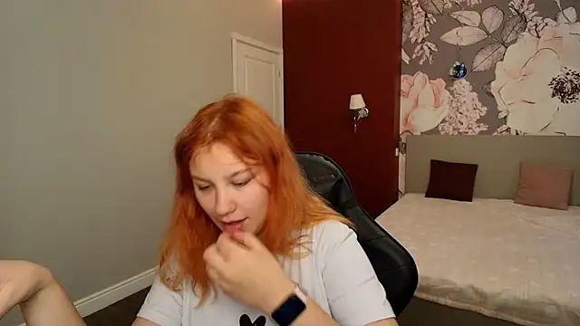 AngelinaLow webcam