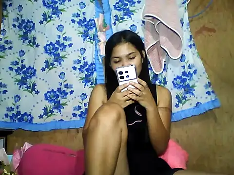 PinaySkinnyJust18 webcam