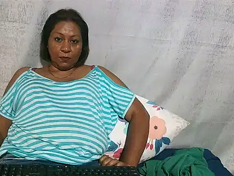 IndianSexyMilf69 webcam