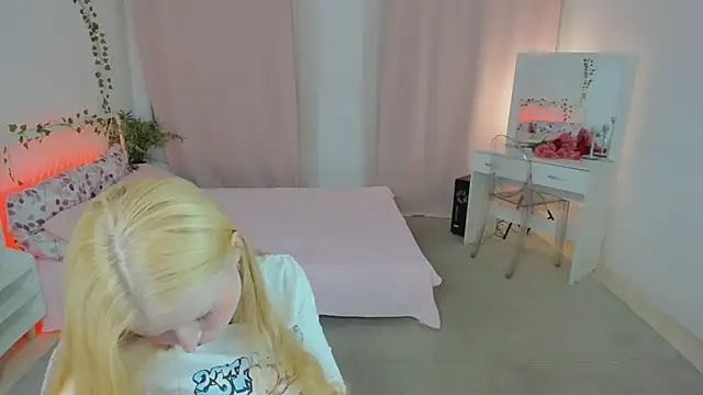 Laly_Peach webcam