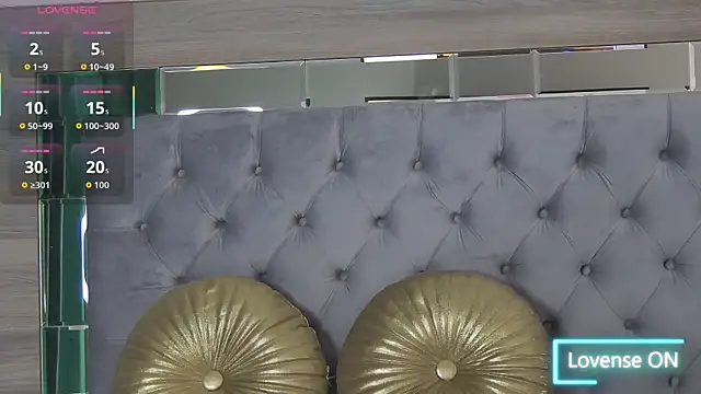 Lorehottie webcam