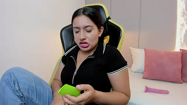 kira_relish webcam