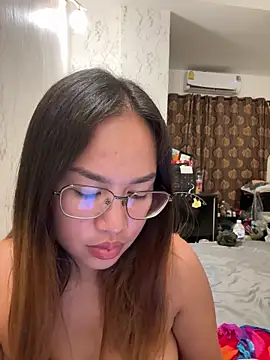 ponthip (F young) - Show my tits