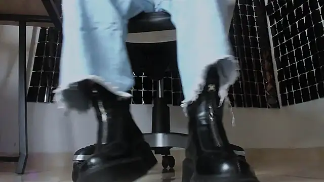MissAlmaFenix webcam