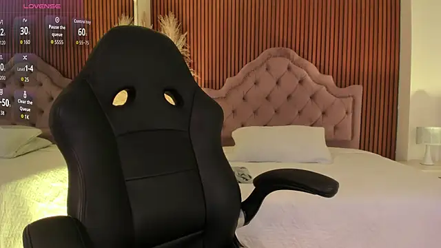 CarolineFyre webcam