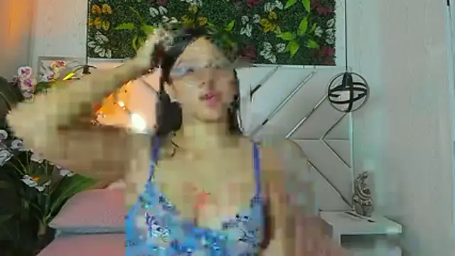 Janett_Moore webcam