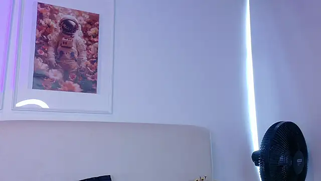 Nicolee_Saint