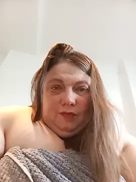 HotHornyEmmaX webcam