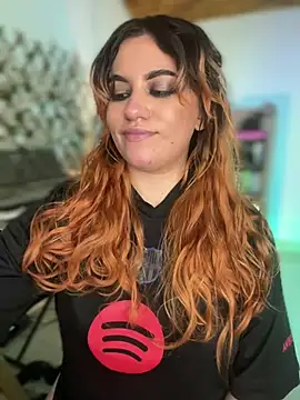 NikkiNix webcam