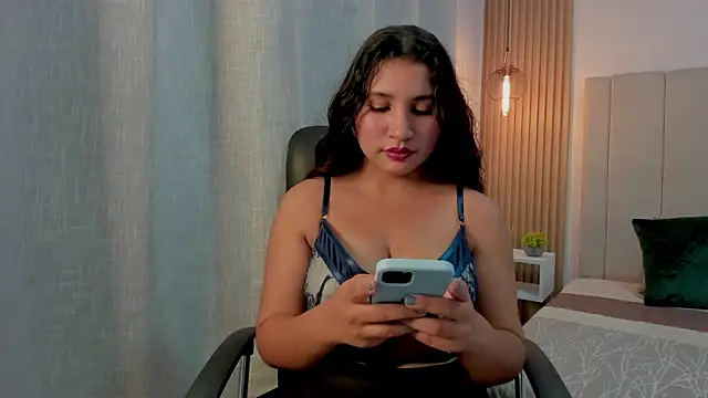 Victoria_Rosee webcam