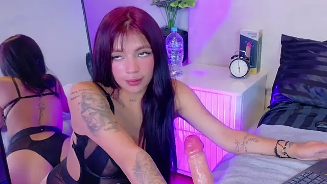 Nicolee_Saint webcam