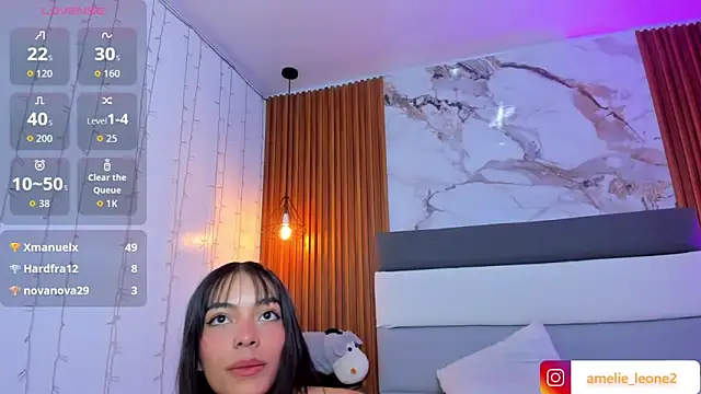 AMELIELEONE webcam